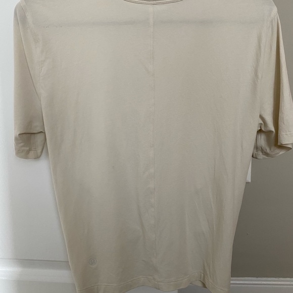 Lululemon size 4 Crescent tee - Picture 3 of 5